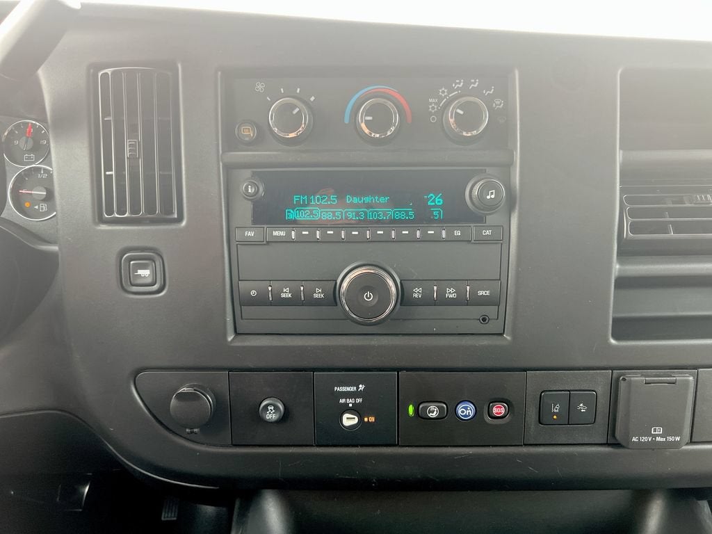 2025 Chevrolet Express Passenger 1LT