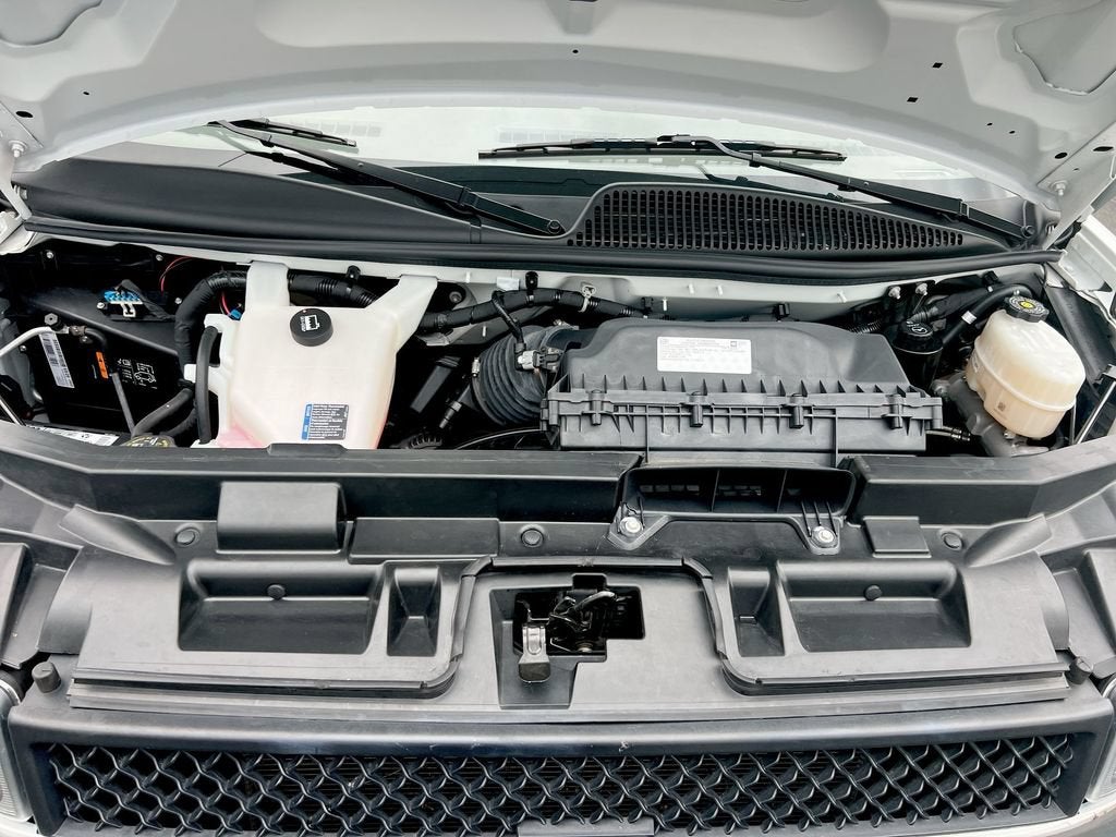 2025 Chevrolet Express Passenger 1LT