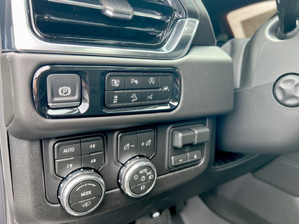 2026 GMC Yukon Denali - Photo 16