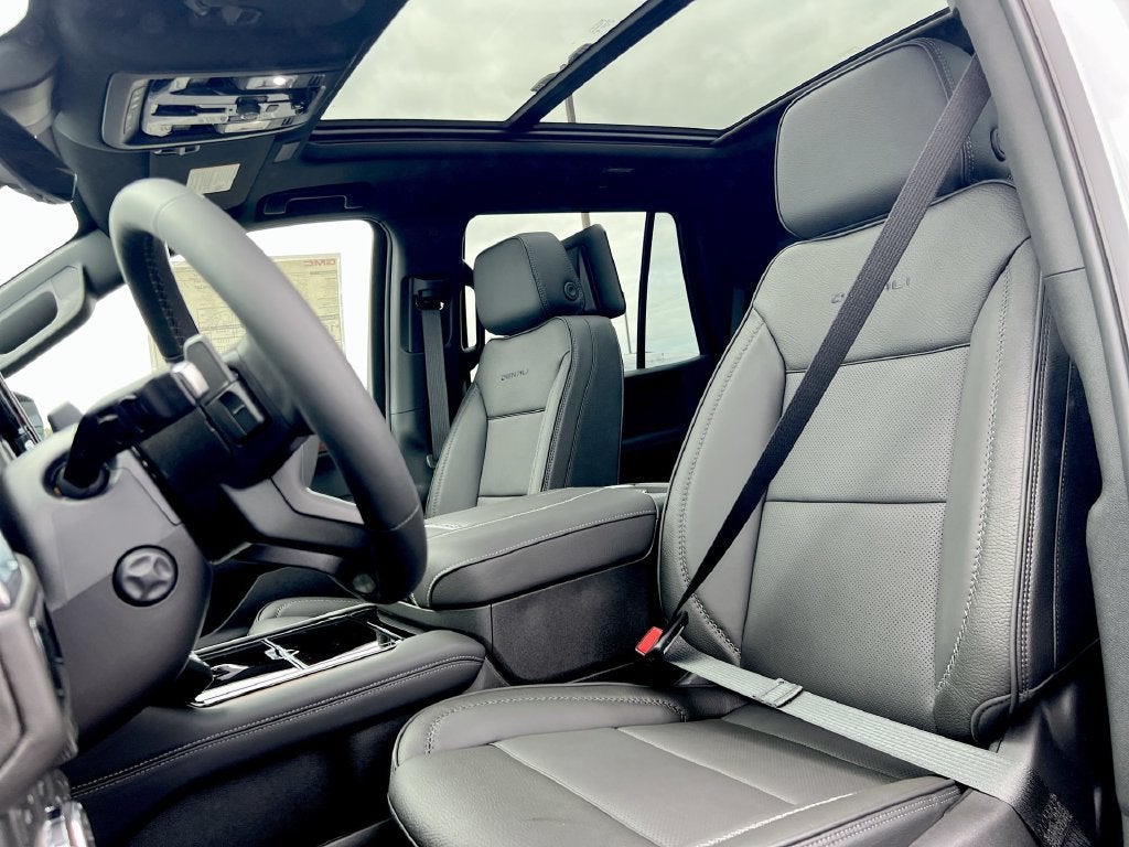 2026 GMC Yukon Denali - Photo 17
