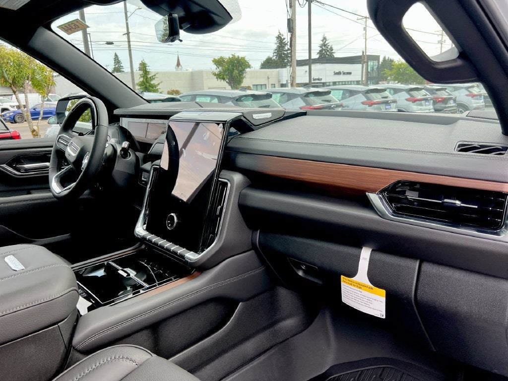 2026 GMC Yukon Denali - Photo 23