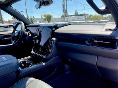 2025 GMC Yukon XL AT4