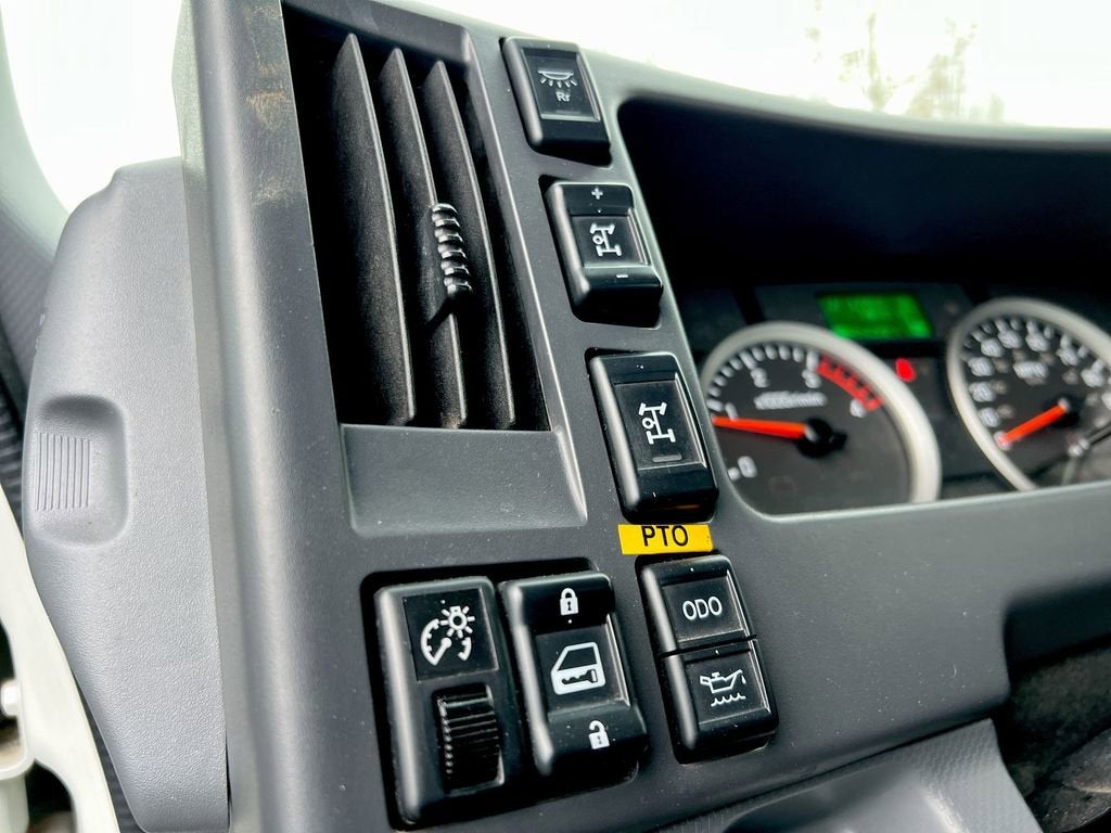 2019 ISUZ LCF NA