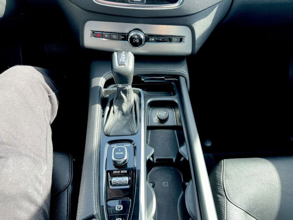 2016 Volvo XC90 T5 Momentum