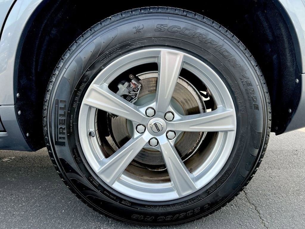 2016 Volvo XC90 T5 Momentum